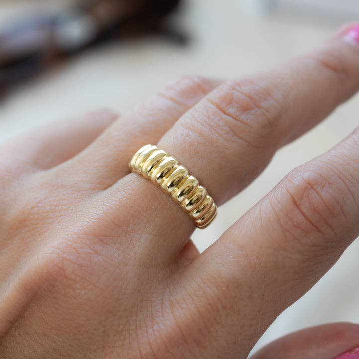 Fluted Statement Ring: Gold / 6