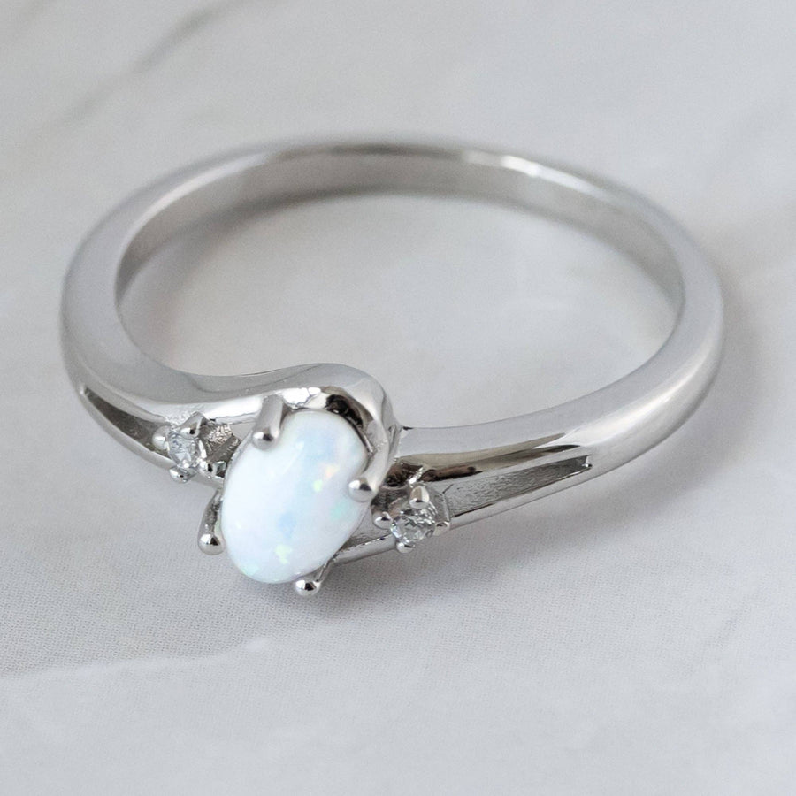 Oval Opal Ring: Gold / 6