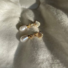 Load image into Gallery viewer, Beyond the Sea Earrings