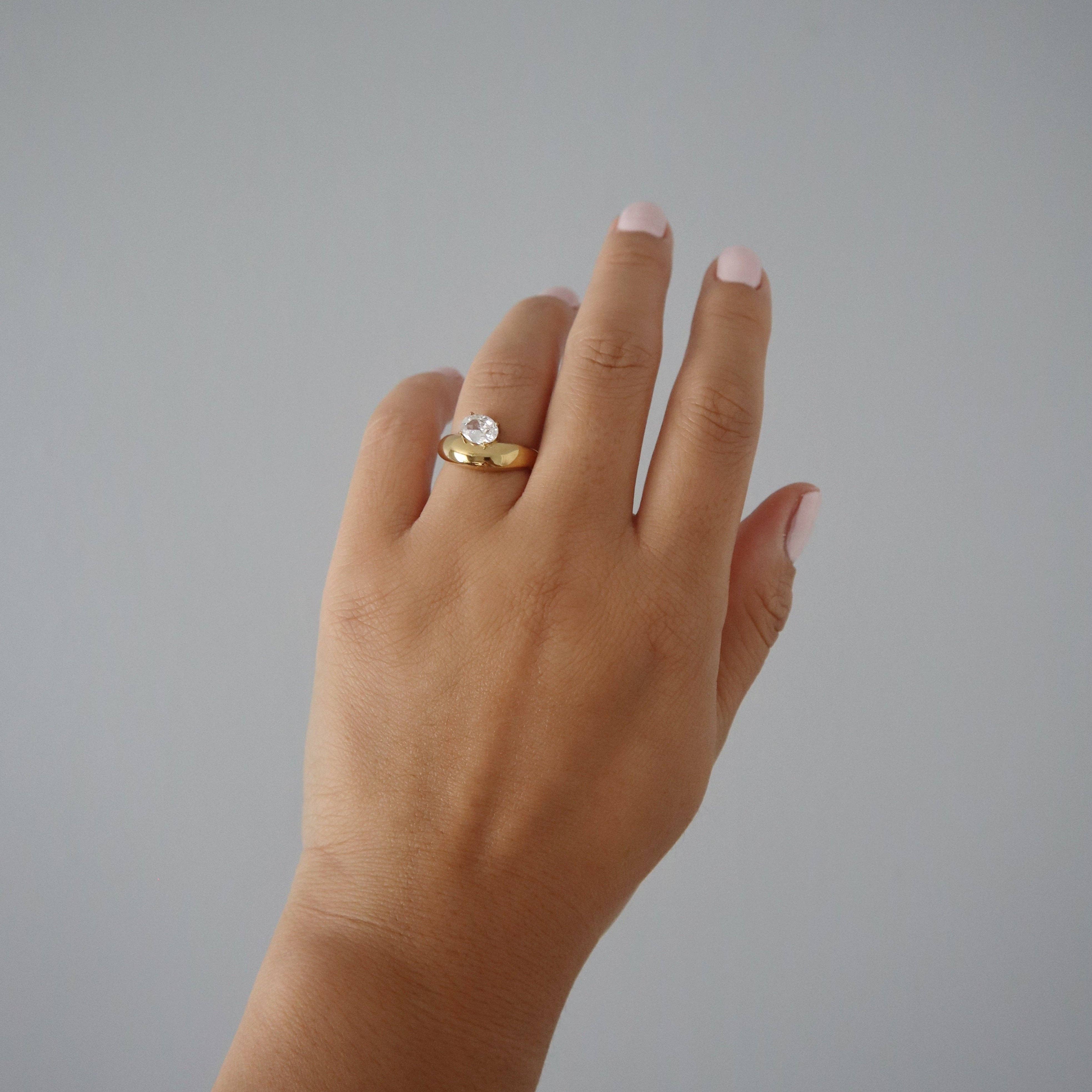 Noelle Curve Ring: 7