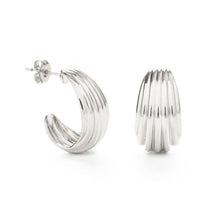 Load image into Gallery viewer, Vintage Ribbed Shell Hoop Earrings: Yellow Gold