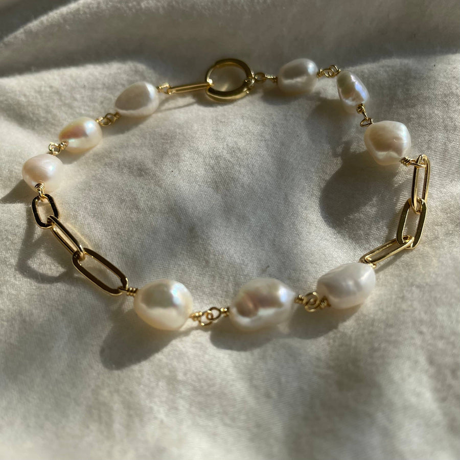 Summer Wind Baroque Pearl Paperclip Chain Gold Bracelet