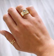 Load image into Gallery viewer, Kiara Band Ring: 7