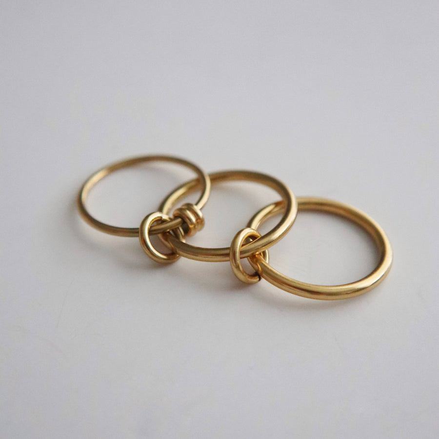 Avery Stacked Ring | Interlocking Ring: 7