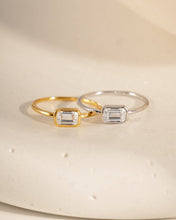 Load image into Gallery viewer, Baguette Bezel Ring: Gold / 7