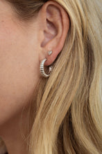 Load image into Gallery viewer, Bezel Heart Studs: Gold