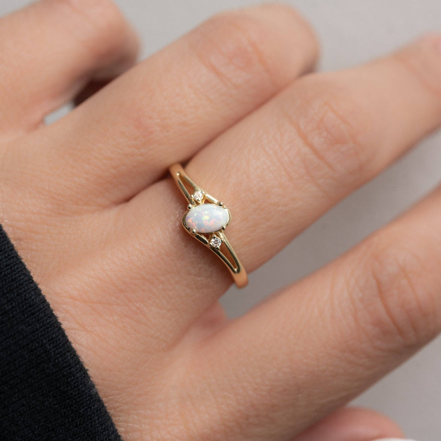 Oval Opal Ring: Gold / 6