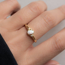 Load image into Gallery viewer, Oval Opal Ring: Gold / 6