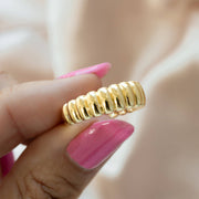 Fluted Statement Ring: Gold / 6