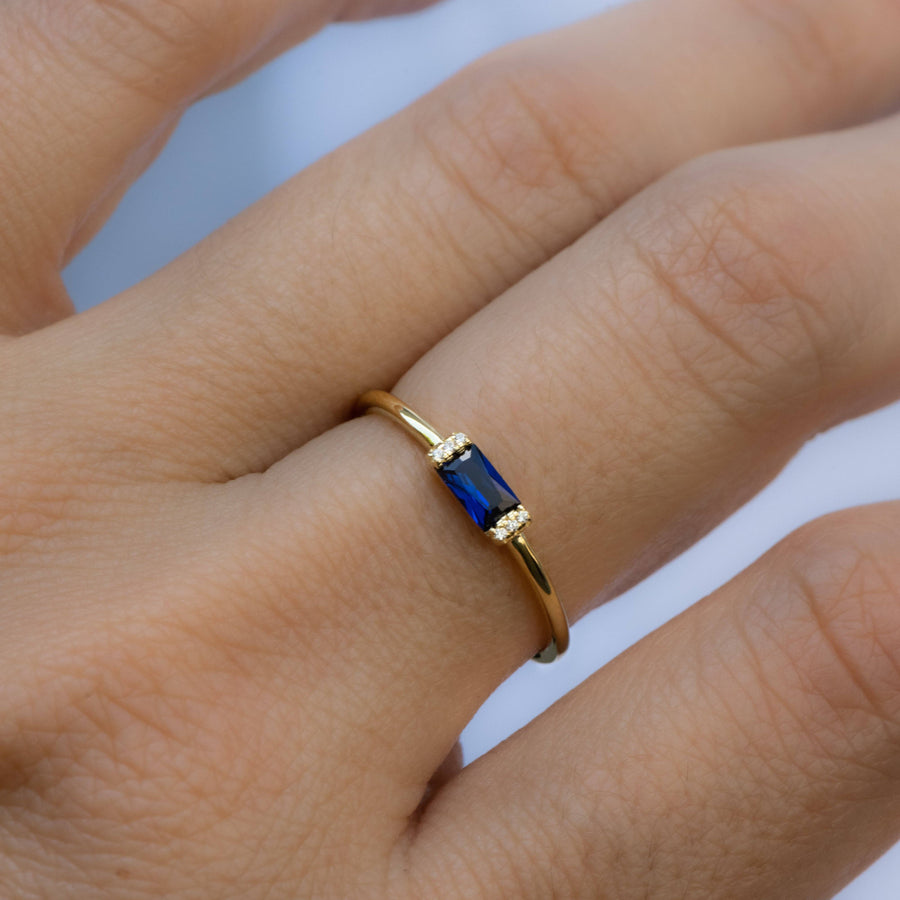 Sapphire Baguette Ring: Gold / Sapphire / 7