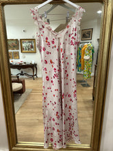 Load image into Gallery viewer, Oscar De La Renta Nightie, 2000’s, 42” Bust
