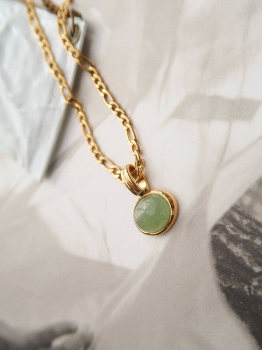18k gold green oval Aventurine necklace