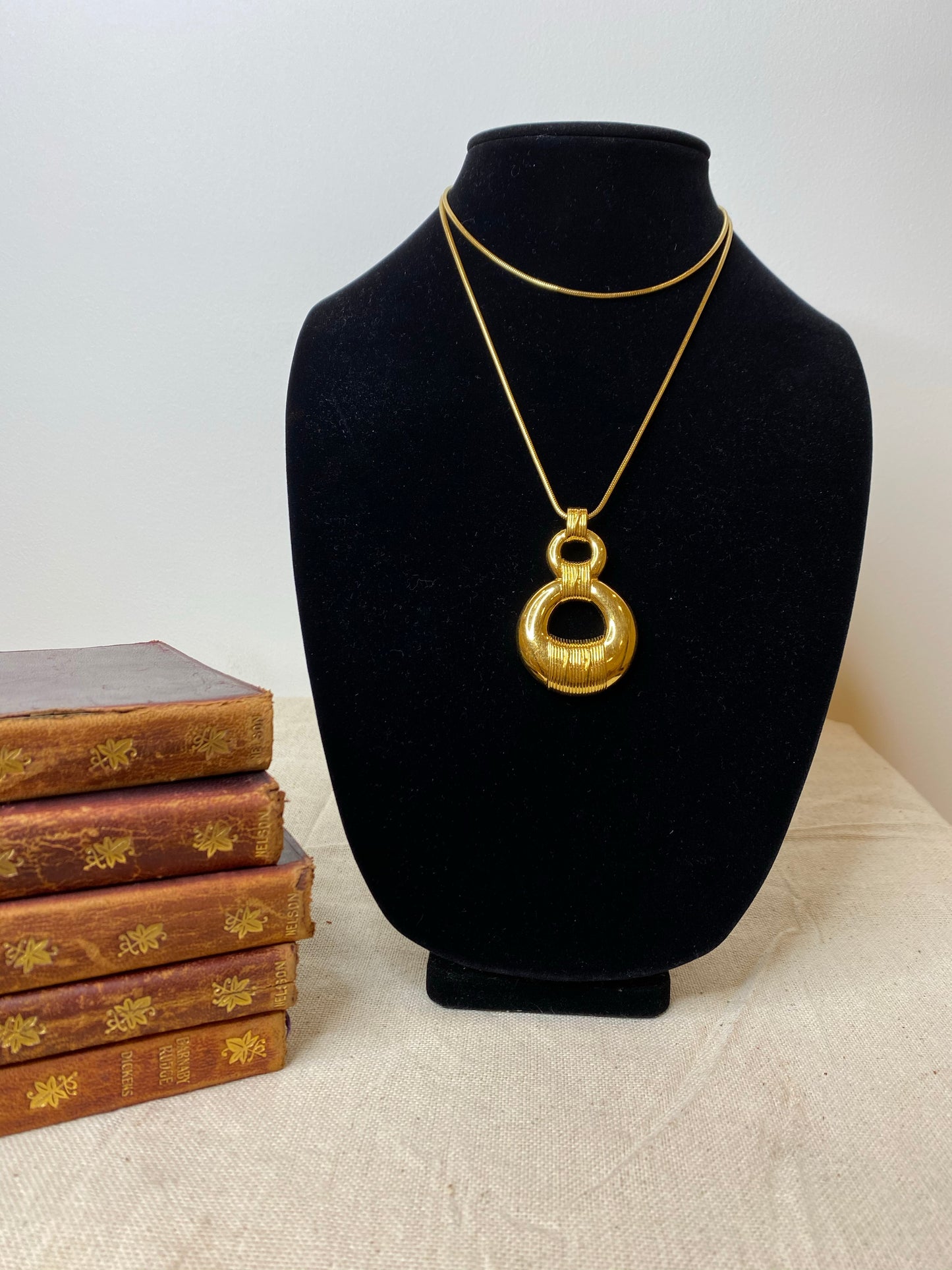 Gold pendant chain, 1970’s