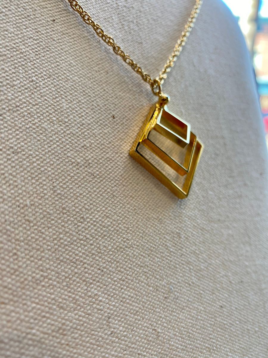 Three Dimensional Triangle Necklace