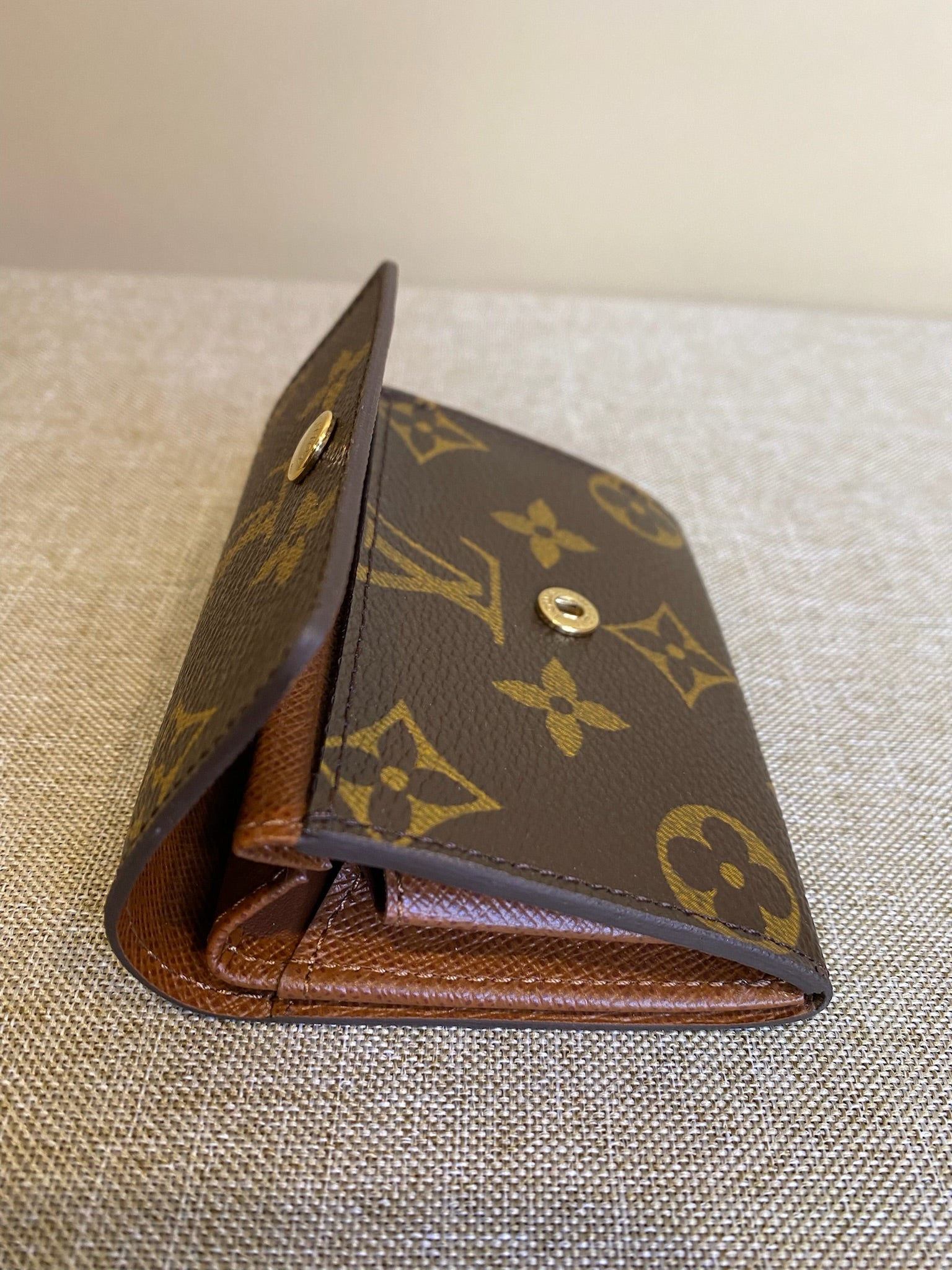 Pre-Owned Louis Vuitton Compact Wallet- 2252RY14 