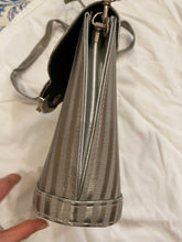 Load image into Gallery viewer, 1970's Silver Stripe Elephant Purse