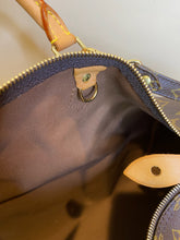 Load image into Gallery viewer, Louis Vuitton Speedy 40 Monogram, 4