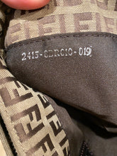 Load image into Gallery viewer, Fendi, Borsa Passaspalla Zucchino Marrone Baguette, 18