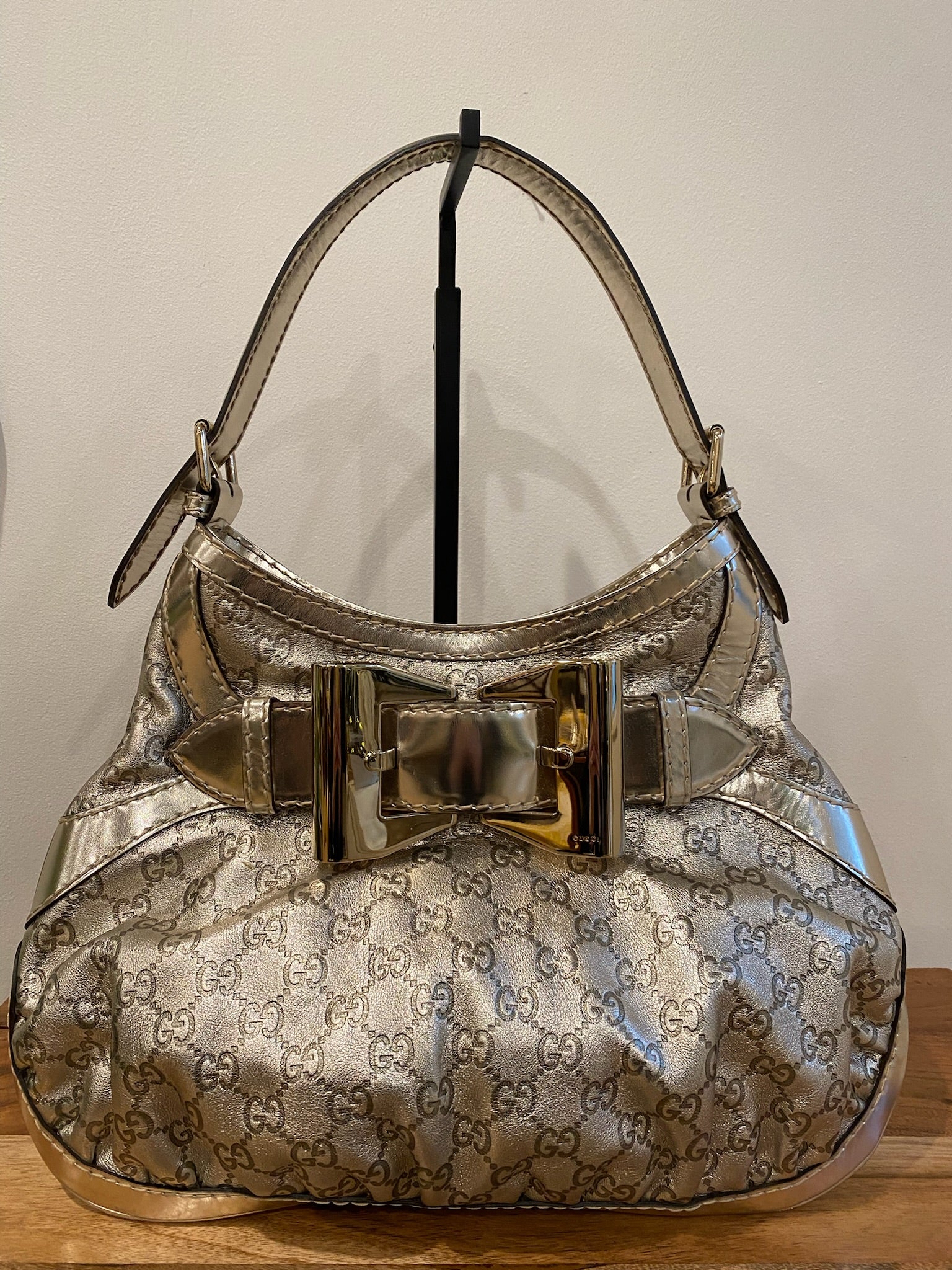 Gucci, Gold Guccissima Leather Medium Queen Hobo, 17