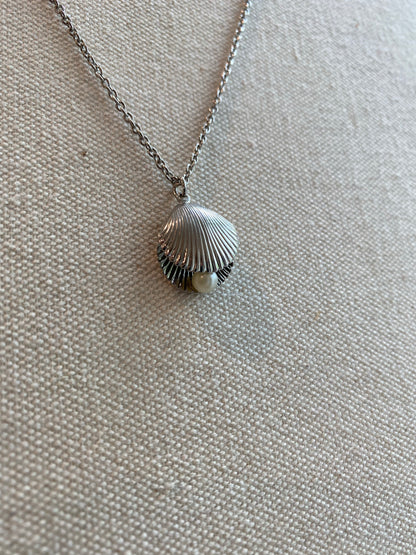 Silver Clam Shell with Faux Pearl Necklace