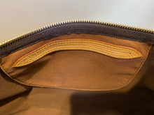 Load image into Gallery viewer, Louis Vuitton Speedy 40 Monogram, 4