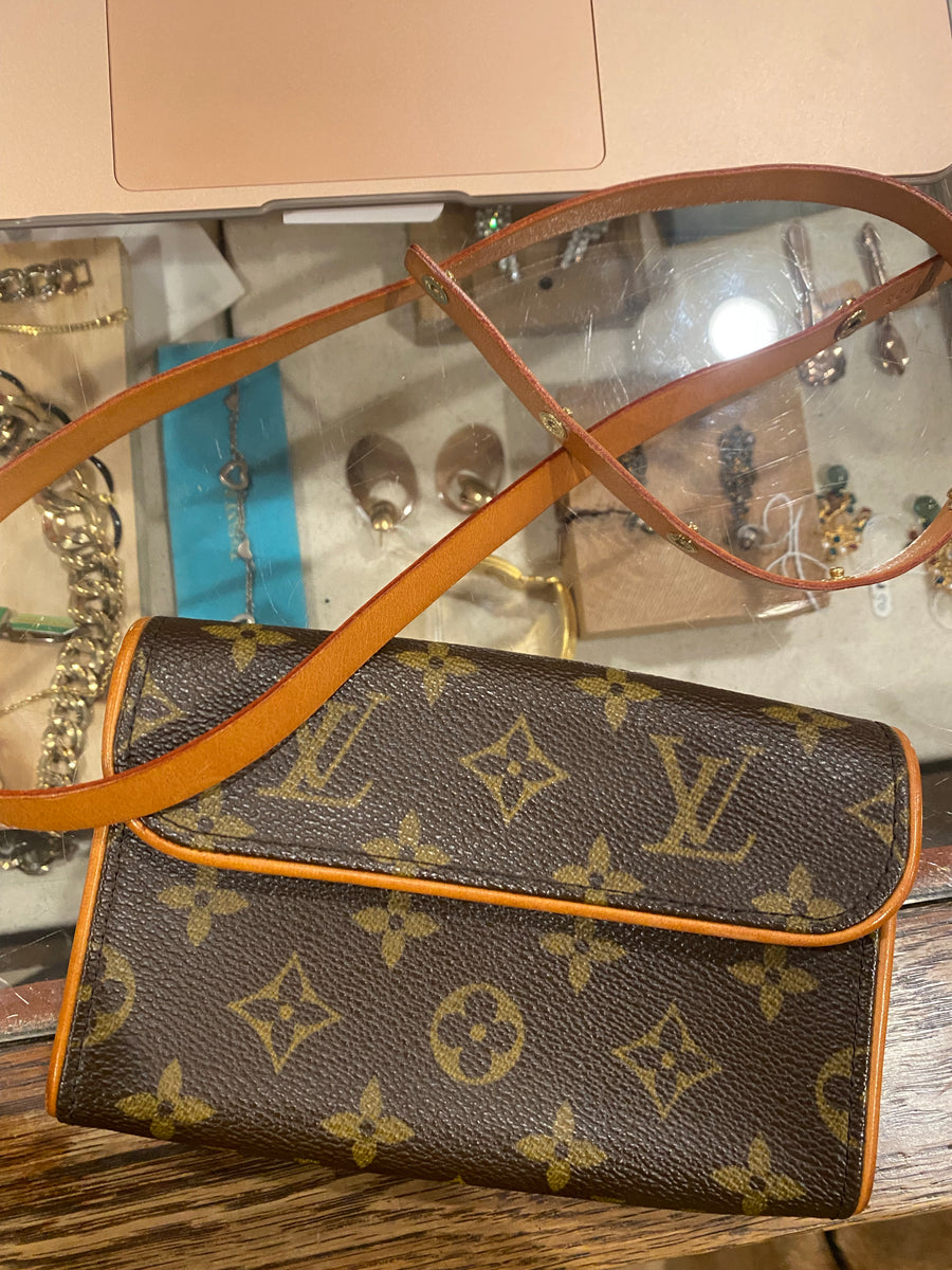 Louis Vuitton, Monogram Florentine Pochette, 30