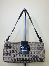 Load image into Gallery viewer, Fendi, Borsa Passaspalla Zucchino Marrone Baguette, 18
