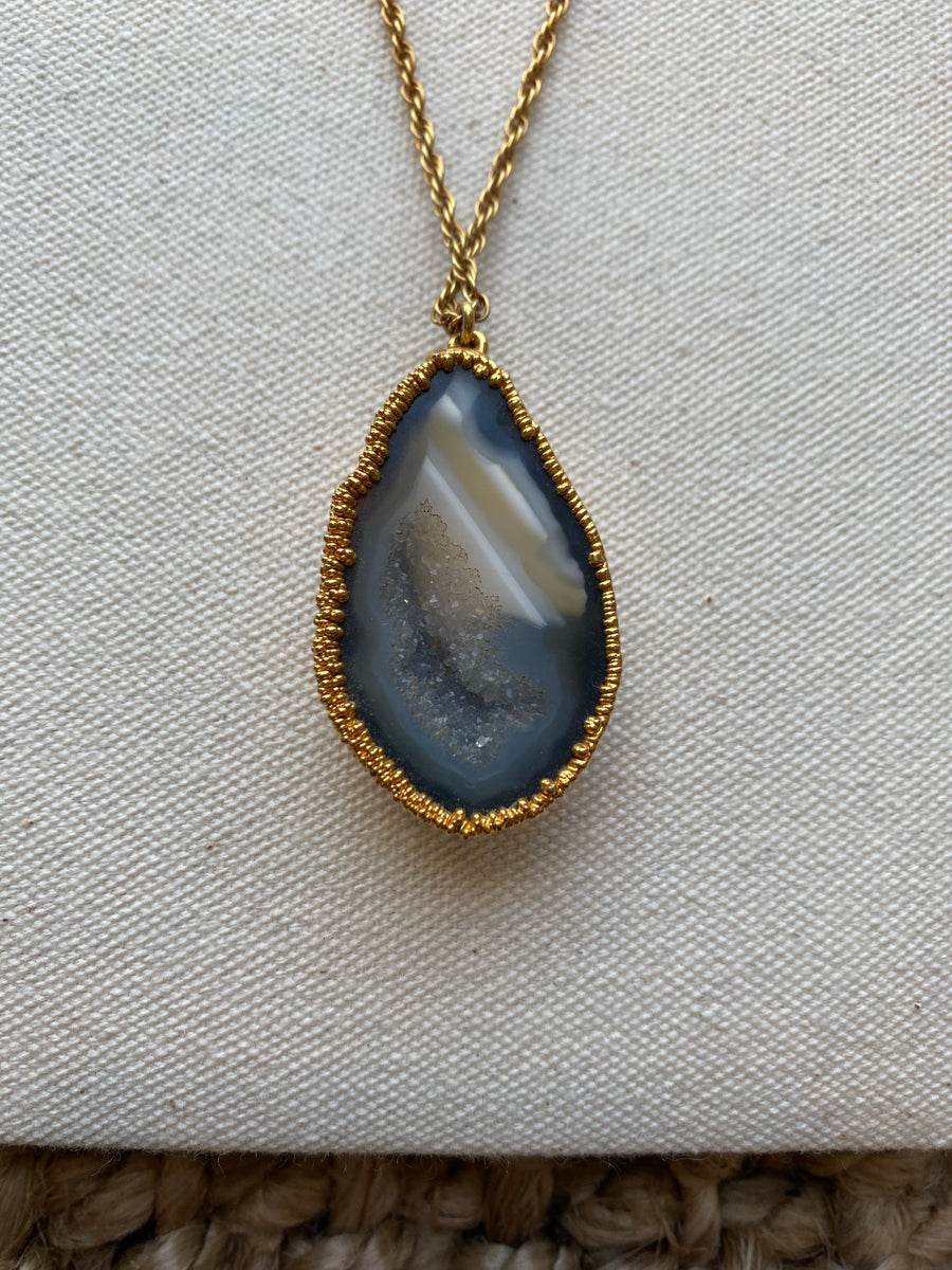 Banded agate with Druzy Stone pendant