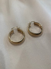 Load image into Gallery viewer, 14k Gold Hoops