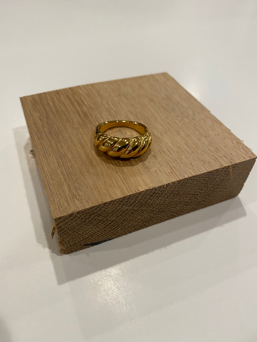 Croissant Ring