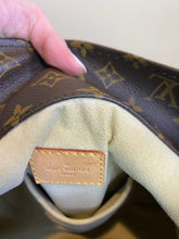 Load image into Gallery viewer, Louis Vuitton Artsy Monogram tote MM with braided handle, 13