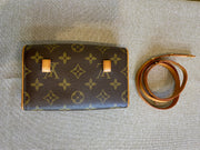 Louis Vuitton, Monogram Florentine Pochette, 30