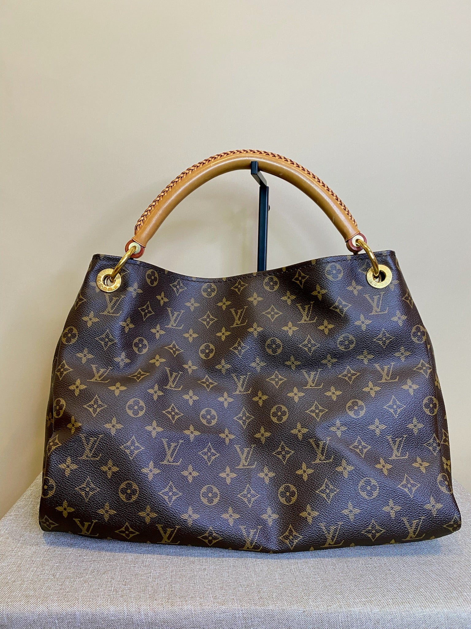Louis Vuitton Monogram Artsy MM Hobo Braided Handle Leather ref.563466 -  Joli Closet