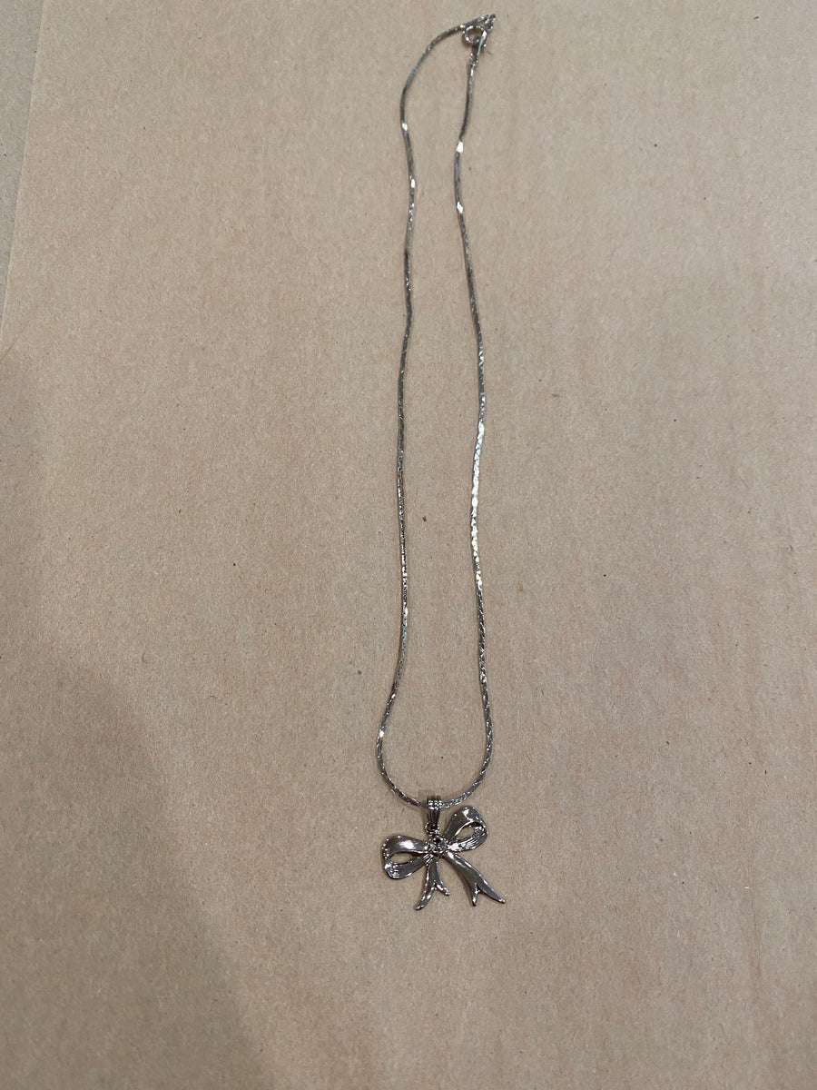 Bow necklace