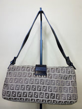 Load image into Gallery viewer, Fendi, Borsa Passaspalla Zucchino Marrone Baguette, 18