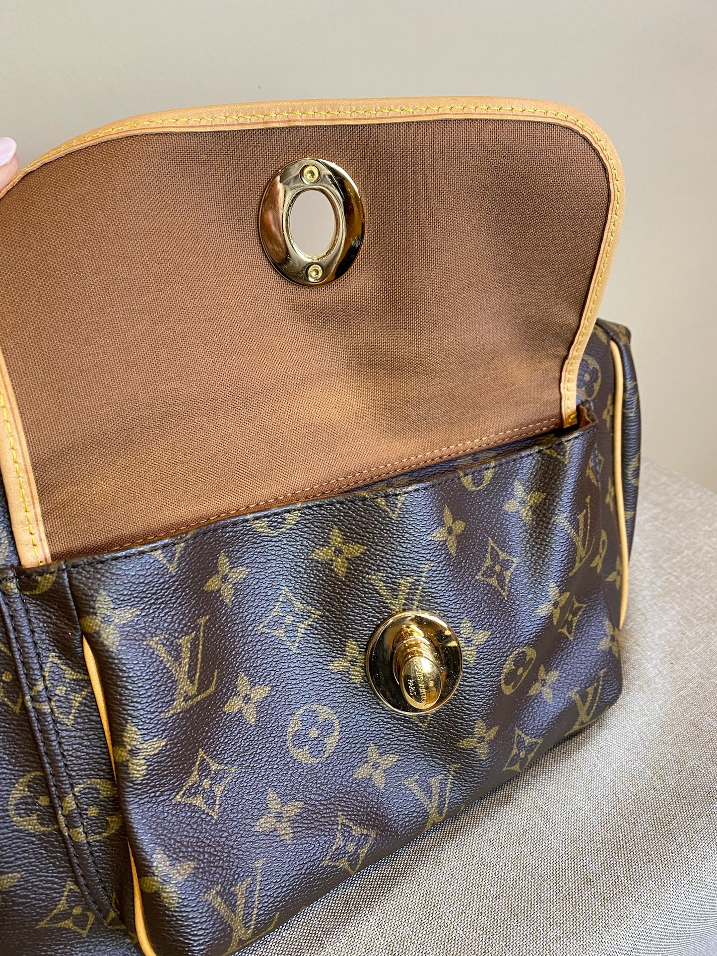 Louis Vuitton, Monogram Tikal GM, 15