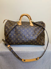 Load image into Gallery viewer, Louis Vuitton Speedy 40 Monogram, 4