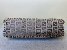 Load image into Gallery viewer, Fendi, Borsa Passaspalla Zucchino Marrone Baguette, 18