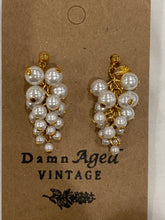 Load image into Gallery viewer, 1970's Grape Earrings