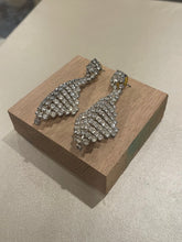 Load image into Gallery viewer, Vintage Crystal Drop Earrings