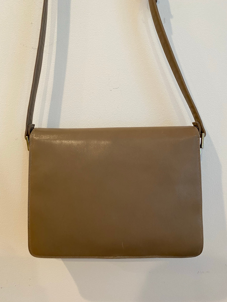 The Everyday Shoulder Bag in Beige