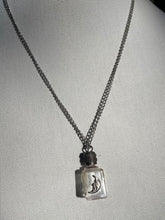 Load image into Gallery viewer, Antique Poison Necklace