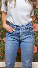Load image into Gallery viewer, Vintage Levi 501's