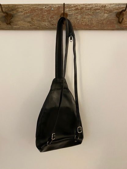 Amazing leather back pack / shoulder bag