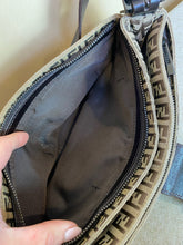 Load image into Gallery viewer, Fendi, Borsa Passaspalla Zucchino Marrone Baguette, 18