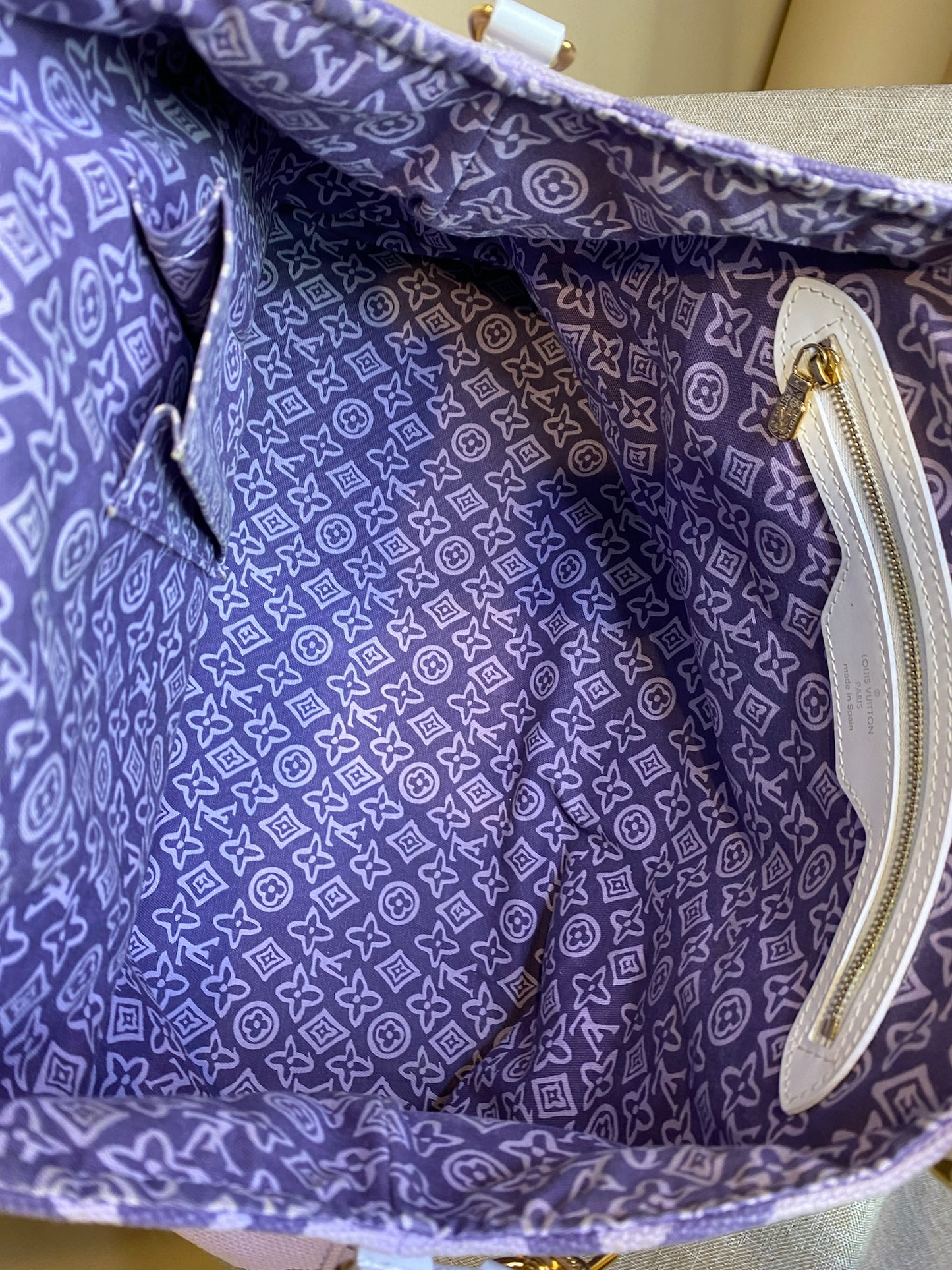 Louis Vuitton White and Purple Monogram Tahitienne Cabas PM, 9