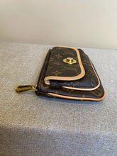 Load image into Gallery viewer, Louis Vuitton Pochette Tikal pouch, 32