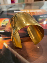 Load image into Gallery viewer, 1970's Gold Cuff